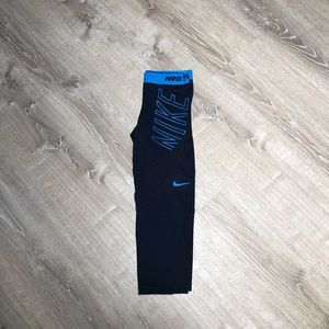 NIKE blue cropped leggings